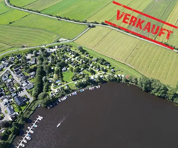 Bild eines Campingplatzes am Fluss - Angebote von CampConsult, Berlin